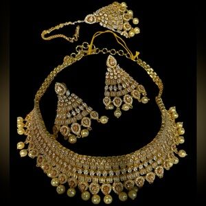 Beautiful Gold and Pearl 4 Piece Jewelry Set